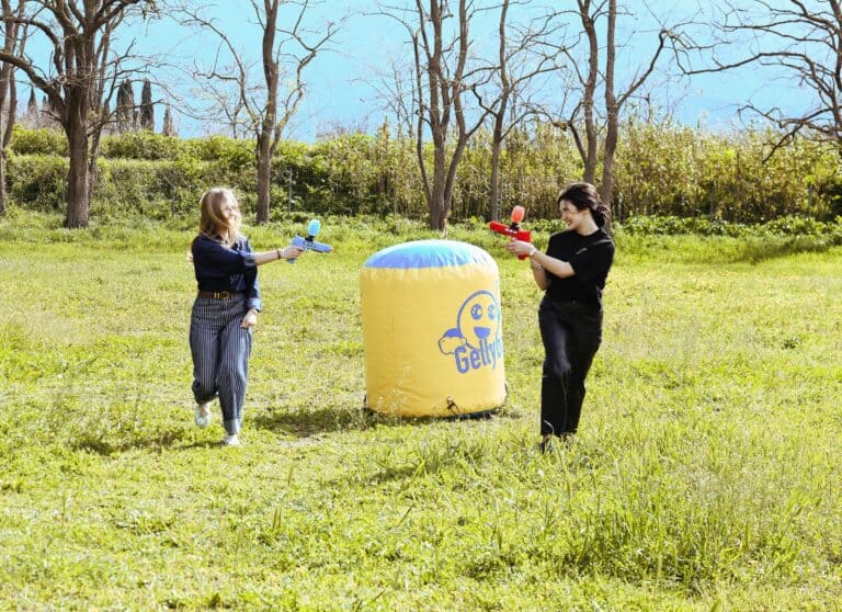Gelly Ball en séminaire d’entreprise en Occitanie • Activité ludique et immersive pour team-building • Challenge Gelly Ball en plein air pour entreprises • Jeu de tir fun et sécurisé pour la cohésion d’équipe • Animation séminaire outdoor : initiation au Gelly Ball • Expérience interactive et dynamique en entreprise • Gelly Ball entreprise : esprit d’équipe et amusement